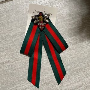 Brooch, green and red